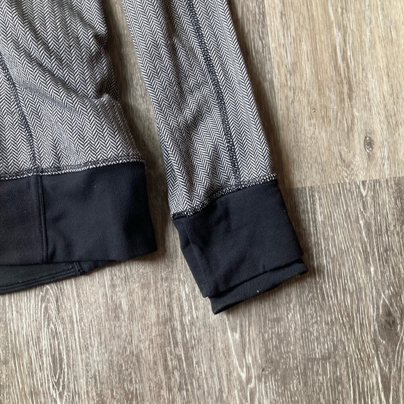 Lululemon Think Fast Hoodie Black&Grey Stripe - Picture 2 of 6